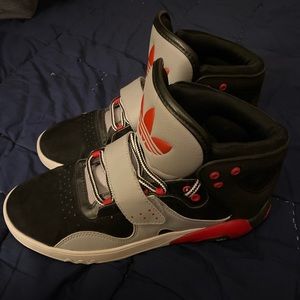 Adidas Roundhouse Mid Size 6 1/2